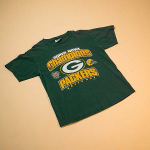 Green-Bay-Packers-NFL-Champions-Logo-Vintage-Shirt-Flatlay-Front